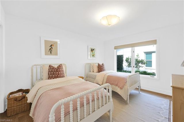 4870 Whispering Pine WAY, Naples, FL 34103