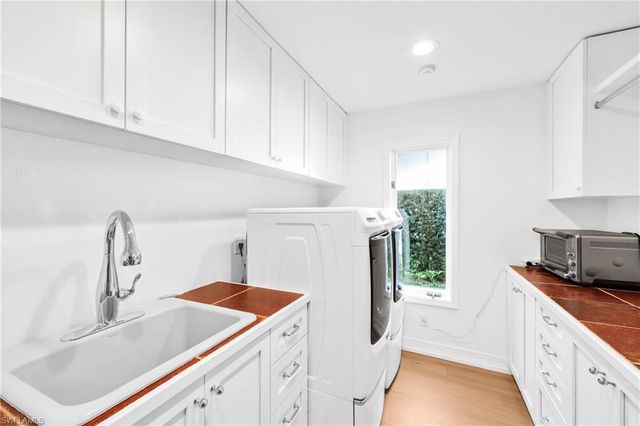 4870 Whispering Pine WAY, Naples, FL 34103