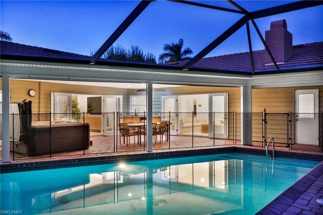 4870 Whispering Pine WAY, Naples, FL 34103