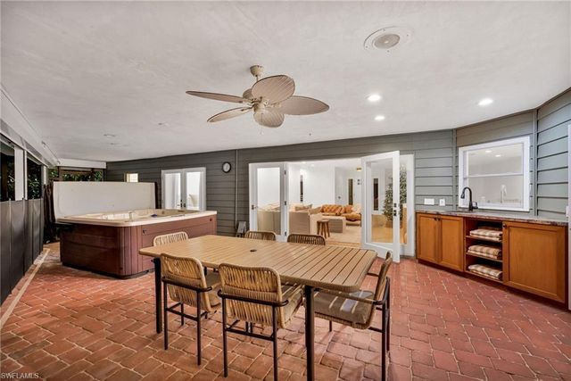 4870 Whispering Pine WAY, Naples, FL 34103