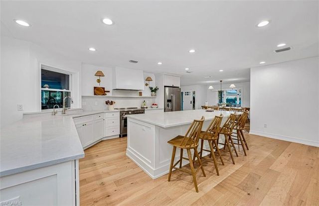 4870 Whispering Pine WAY, Naples, FL 34103