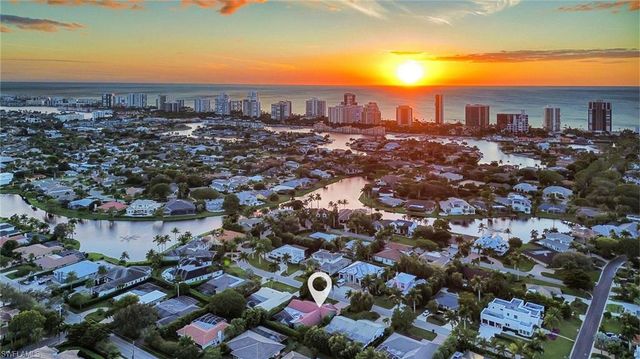 4870 Whispering Pine WAY, Naples, FL 34103