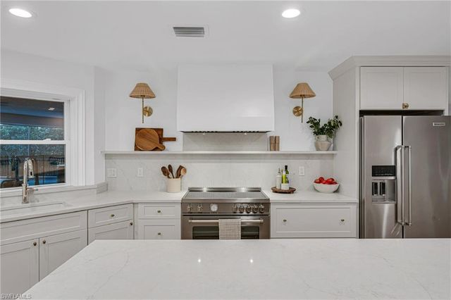 4870 Whispering Pine WAY, Naples, FL 34103