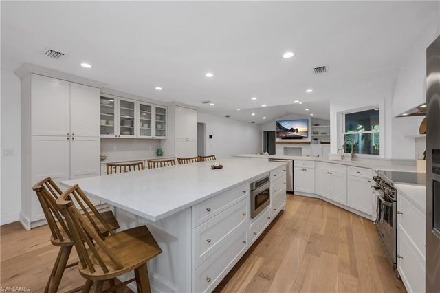 4870 Whispering Pine WAY, Naples, FL 34103