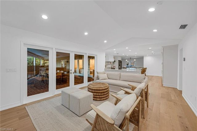 4870 Whispering Pine WAY, Naples, FL 34103