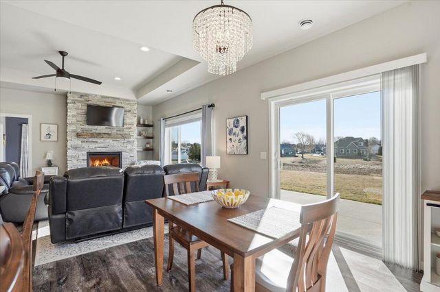 562 Stonewood Court, Evansville, WI 53536