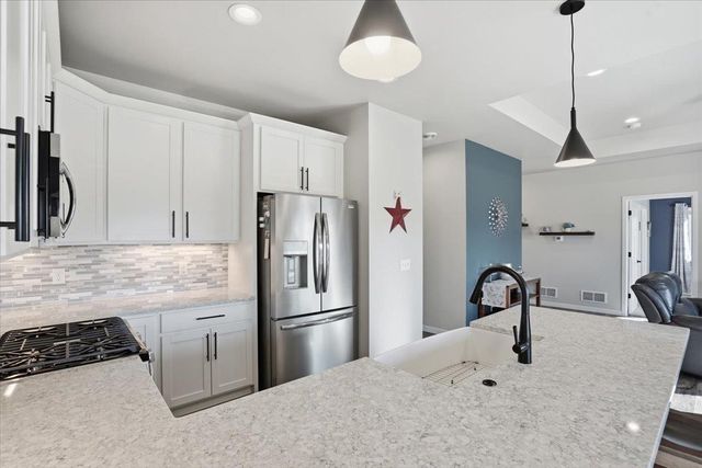 562 Stonewood Court, Evansville, WI 53536