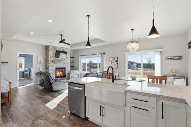 562 Stonewood Court, Evansville, WI 53536