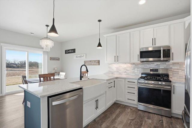 562 Stonewood Court, Evansville, WI 53536