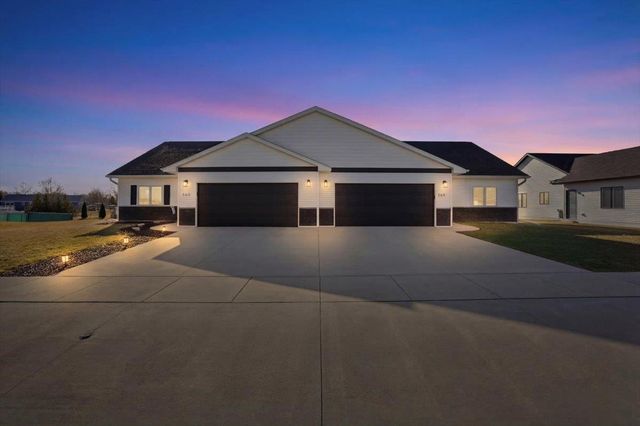 562 Stonewood Court, Evansville, WI 53536