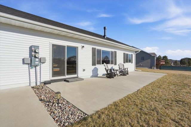 562 Stonewood Court, Evansville, WI 53536