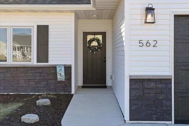 562 Stonewood Court, Evansville, WI 53536