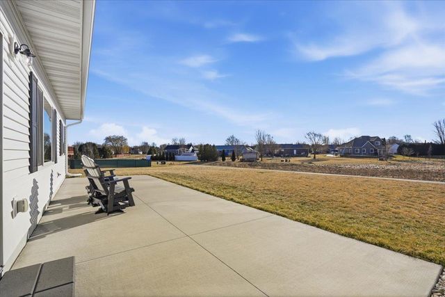 562 Stonewood Court, Evansville, WI 53536