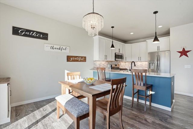 562 Stonewood Court, Evansville, WI 53536