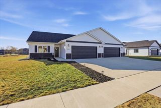 562 Stonewood Court, Evansville, WI 53536