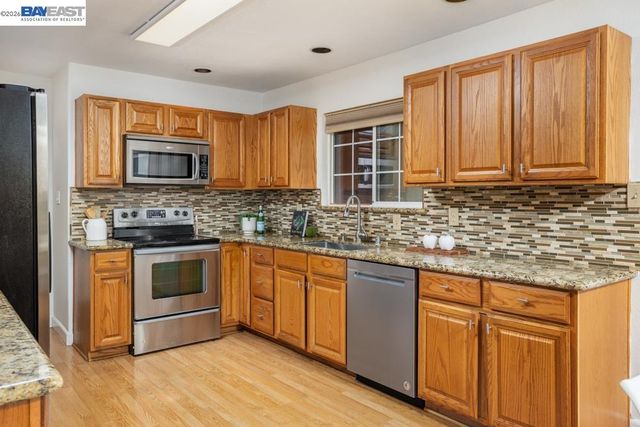 924 Lambaren Ave, Livermore, CA 94551