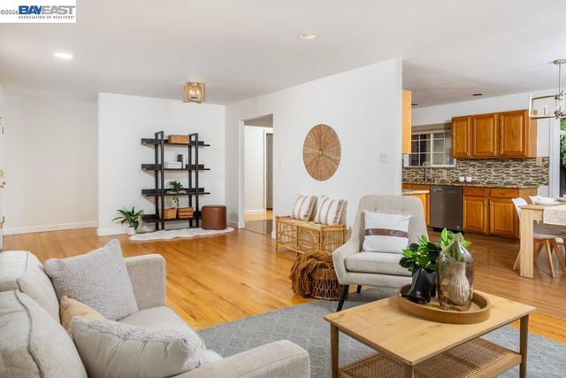 924 Lambaren Ave, Livermore, CA 94551