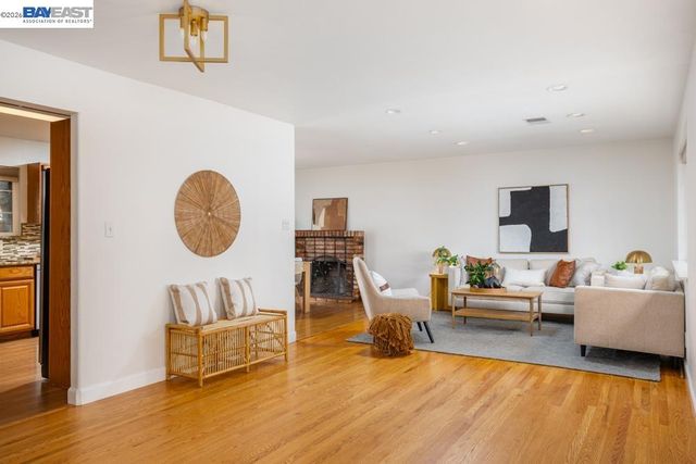 924 Lambaren Ave, Livermore, CA 94551