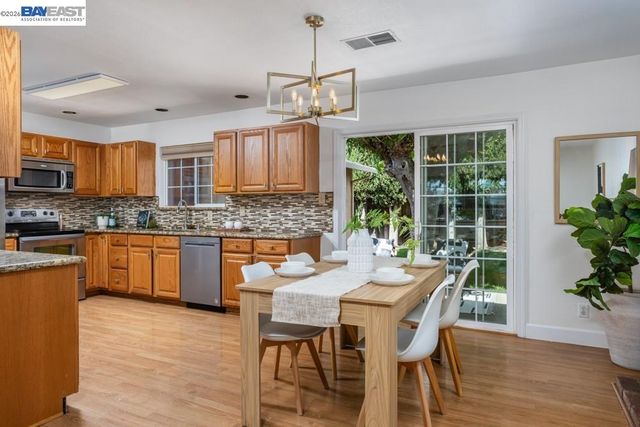 924 Lambaren Ave, Livermore, CA 94551