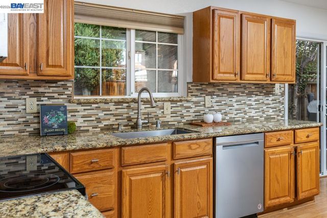 924 Lambaren Ave, Livermore, CA 94551