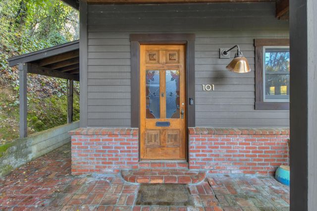 101 Karsan Dr, Sutter Creek, CA 95685