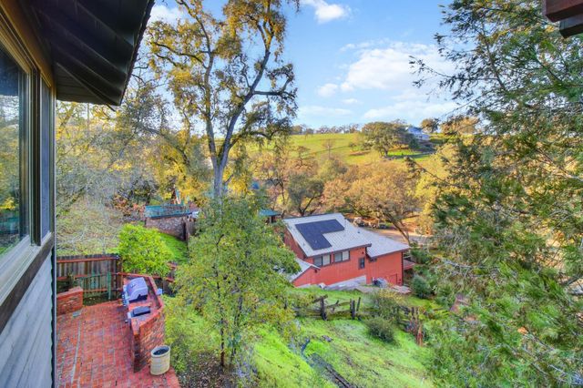 101 Karsan Dr, Sutter Creek, CA 95685