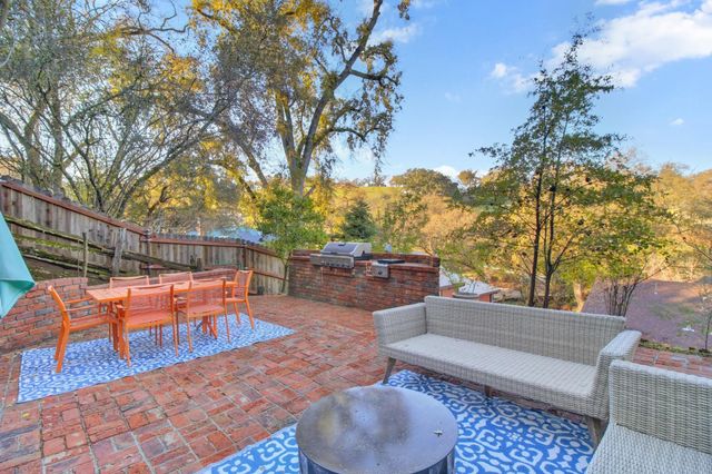 101 Karsan Dr, Sutter Creek, CA 95685