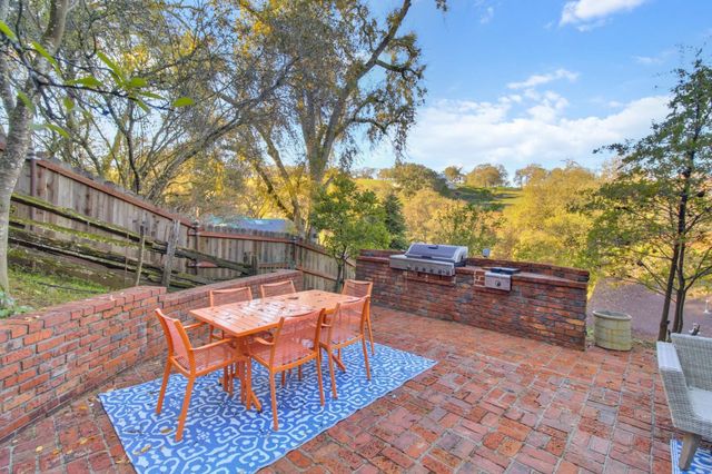 101 Karsan Dr, Sutter Creek, CA 95685