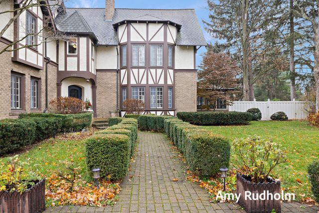 522 E River Street, Spring Lake, MI 49456