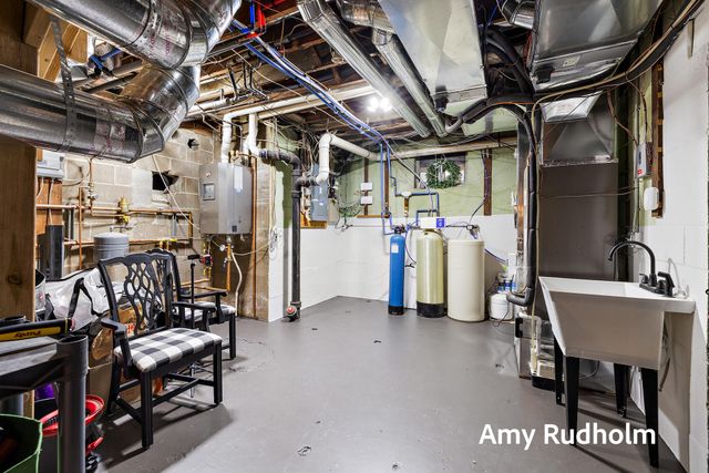 522 E River Street, Spring Lake, MI 49456