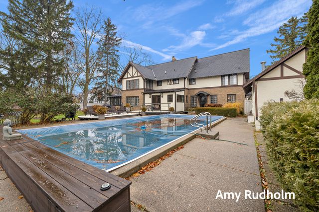 522 E River Street, Spring Lake, MI 49456