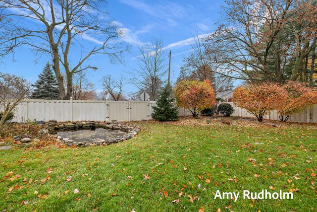 522 E River Street, Spring Lake, MI 49456