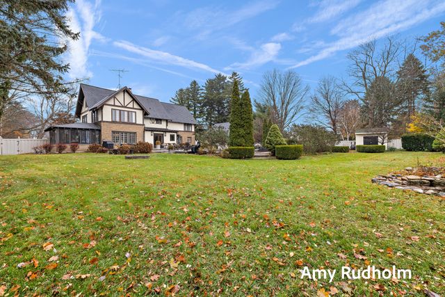 522 E River Street, Spring Lake, MI 49456