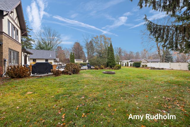 522 E River Street, Spring Lake, MI 49456