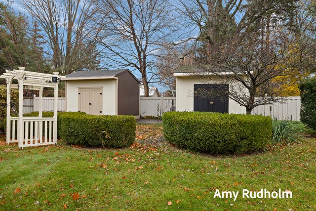 522 E River Street, Spring Lake, MI 49456