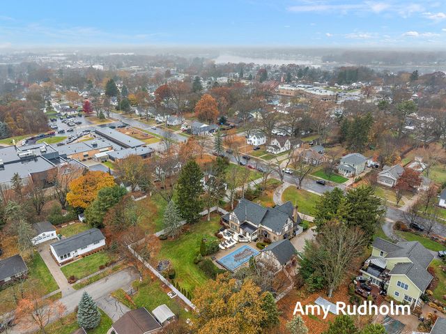 522 E River Street, Spring Lake, MI 49456