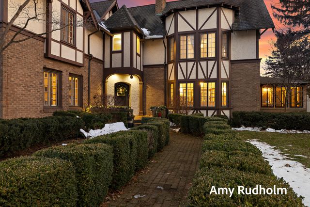 522 E River Street, Spring Lake, MI 49456