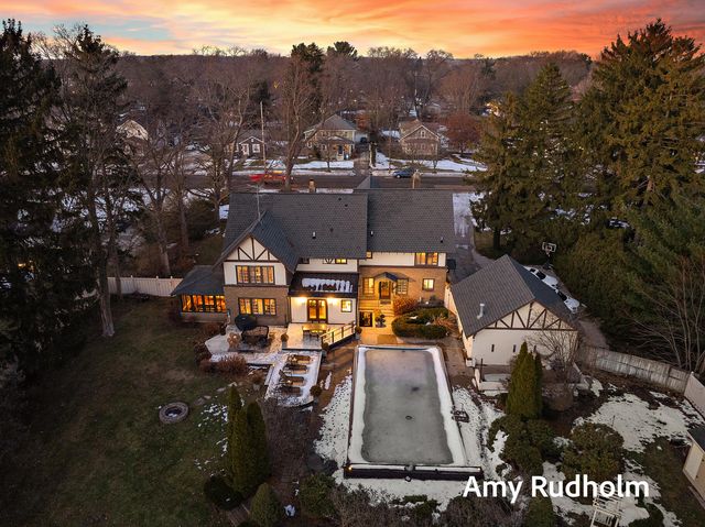 522 E River Street, Spring Lake, MI 49456