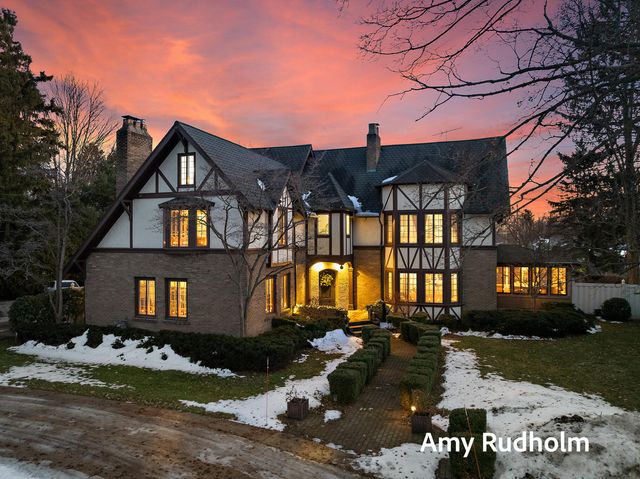 522 E River Street, Spring Lake, MI 49456