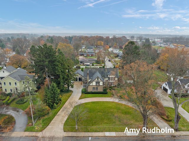 522 E River Street, Spring Lake, MI 49456