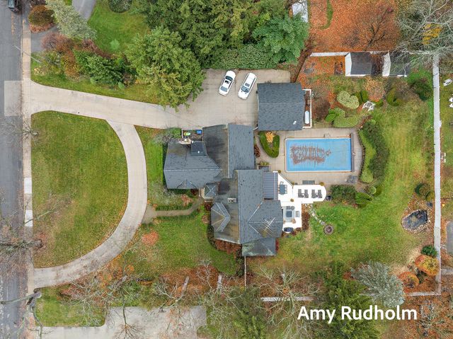 522 E River Street, Spring Lake, MI 49456