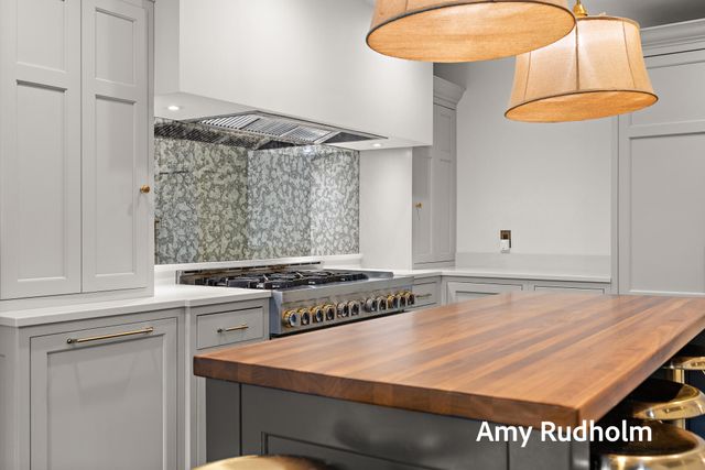 522 E River Street, Spring Lake, MI 49456