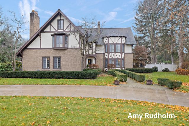 522 E River Street, Spring Lake, MI 49456