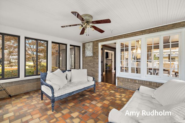 522 E River Street, Spring Lake, MI 49456