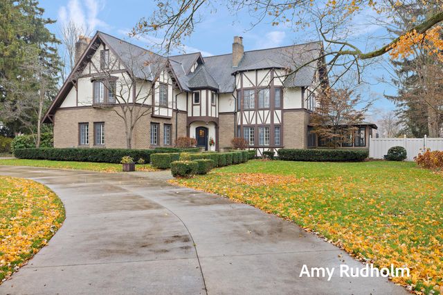 522 E River Street, Spring Lake, MI 49456