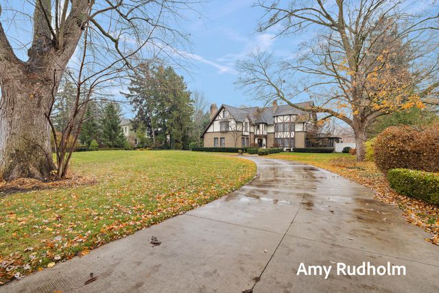 522 E River Street, Spring Lake, MI 49456