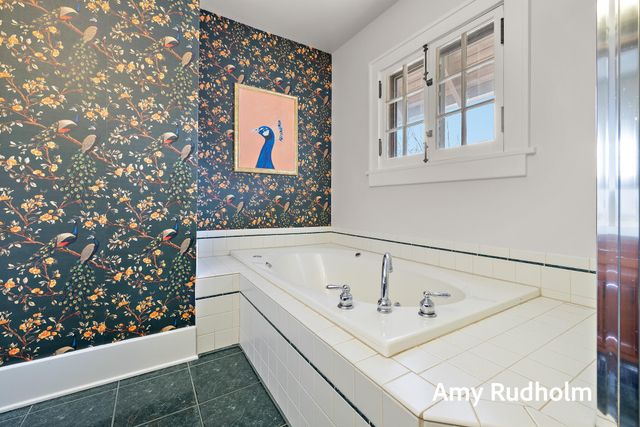 522 E River Street, Spring Lake, MI 49456