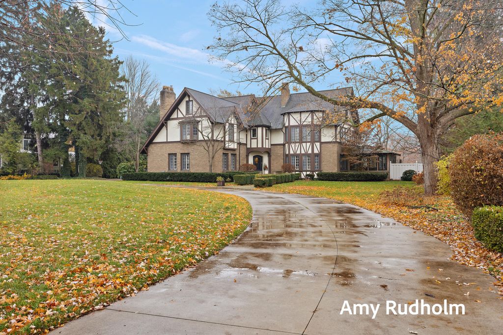 522 E River Street, Spring Lake, MI 49456