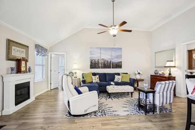 555 High Echelon Cir, Smyrna, TN 37167