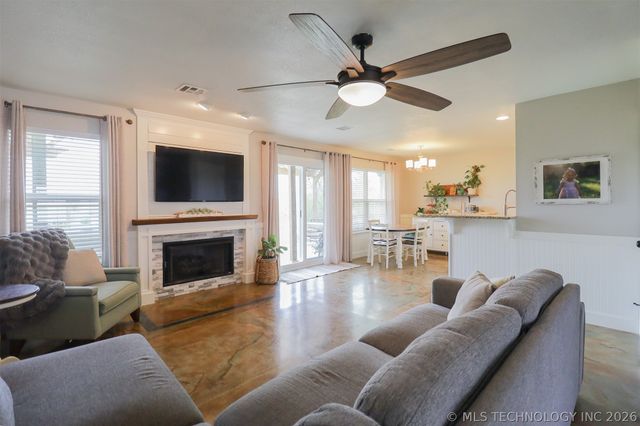 24915 S Meadow Ridge Road, Claremore, OK 74019